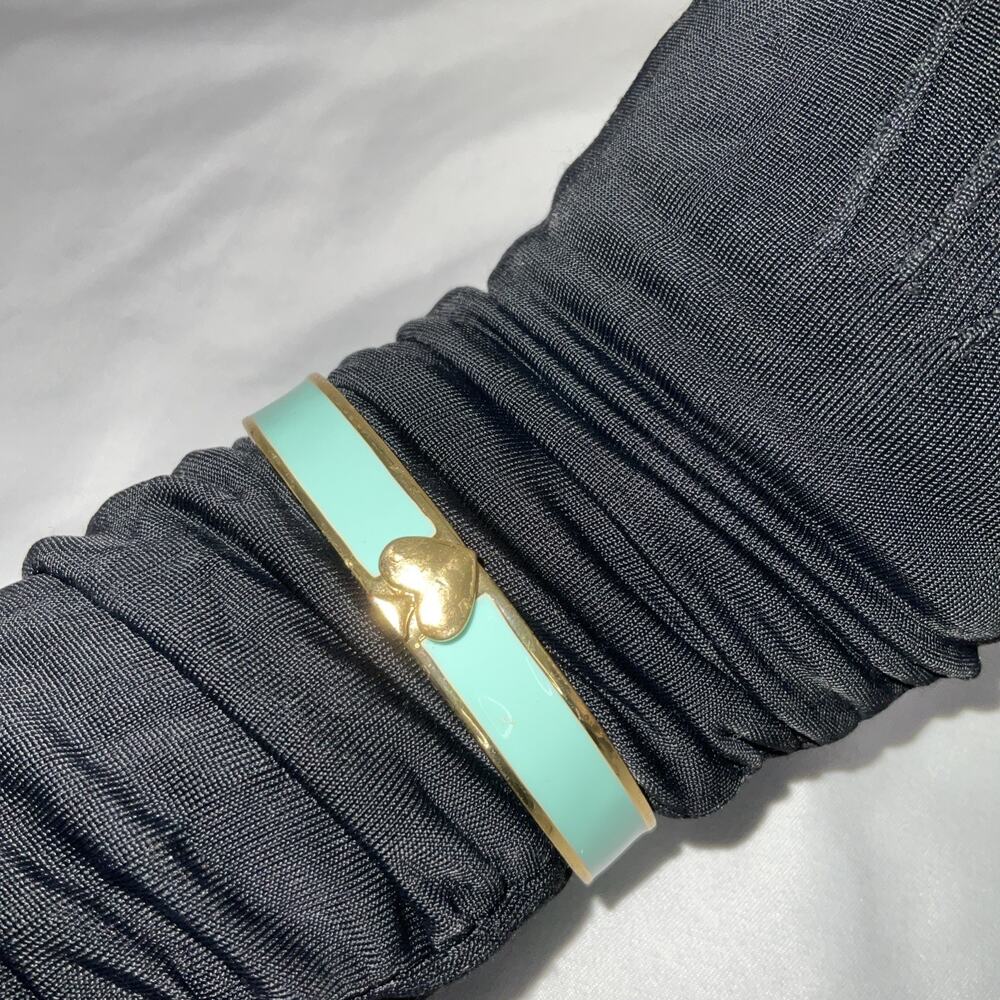 KATE SPADE HERITAGE SPADE TURQUOISE GREEN & GOLD TONE BANGLE BRACELET